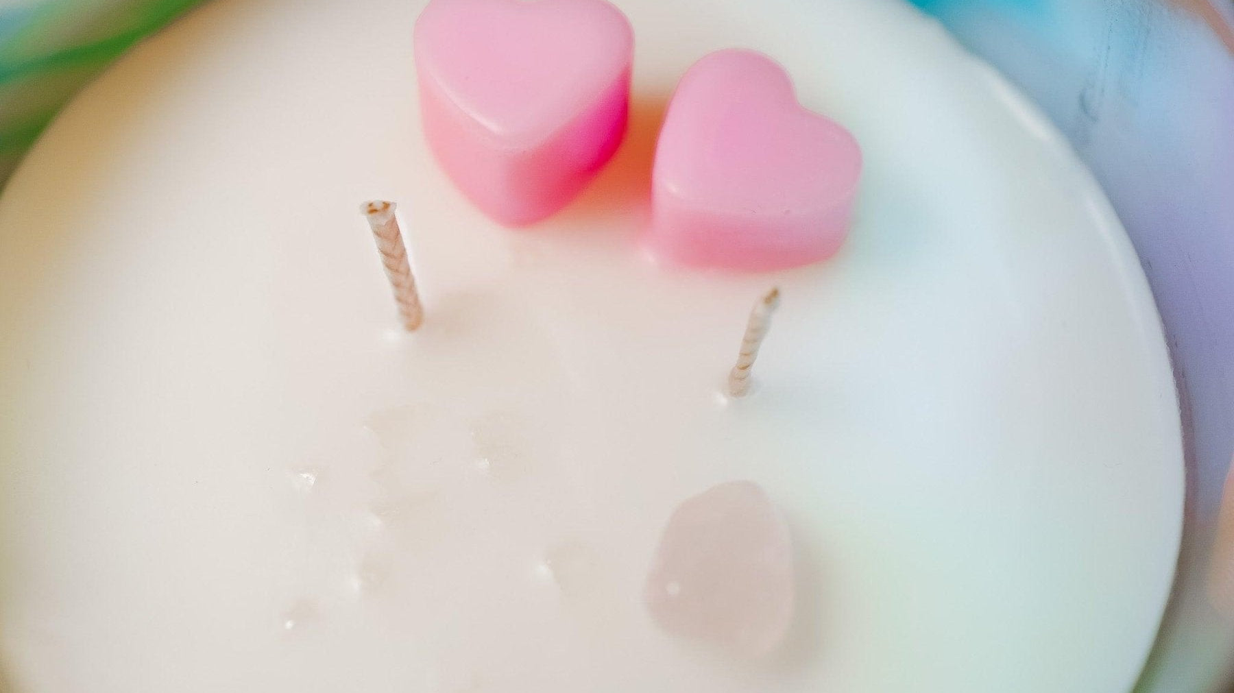 Coconut Apricot Wax vs. Soy Wax Candles - AEMBR