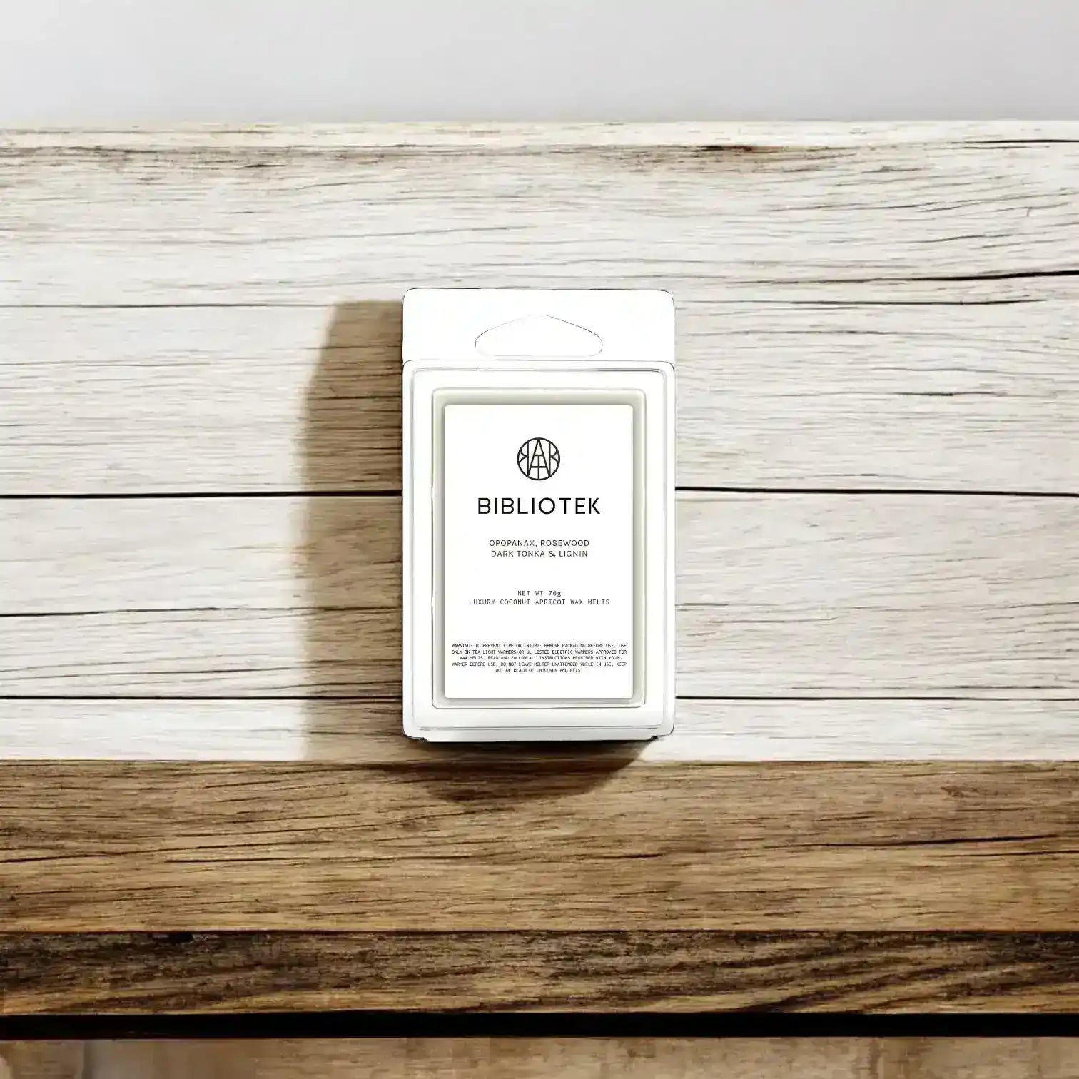 AEMBR Bibliotek Wax Melt in a white container, showcasing the wax melt product for home fragrance and aromatherapy.