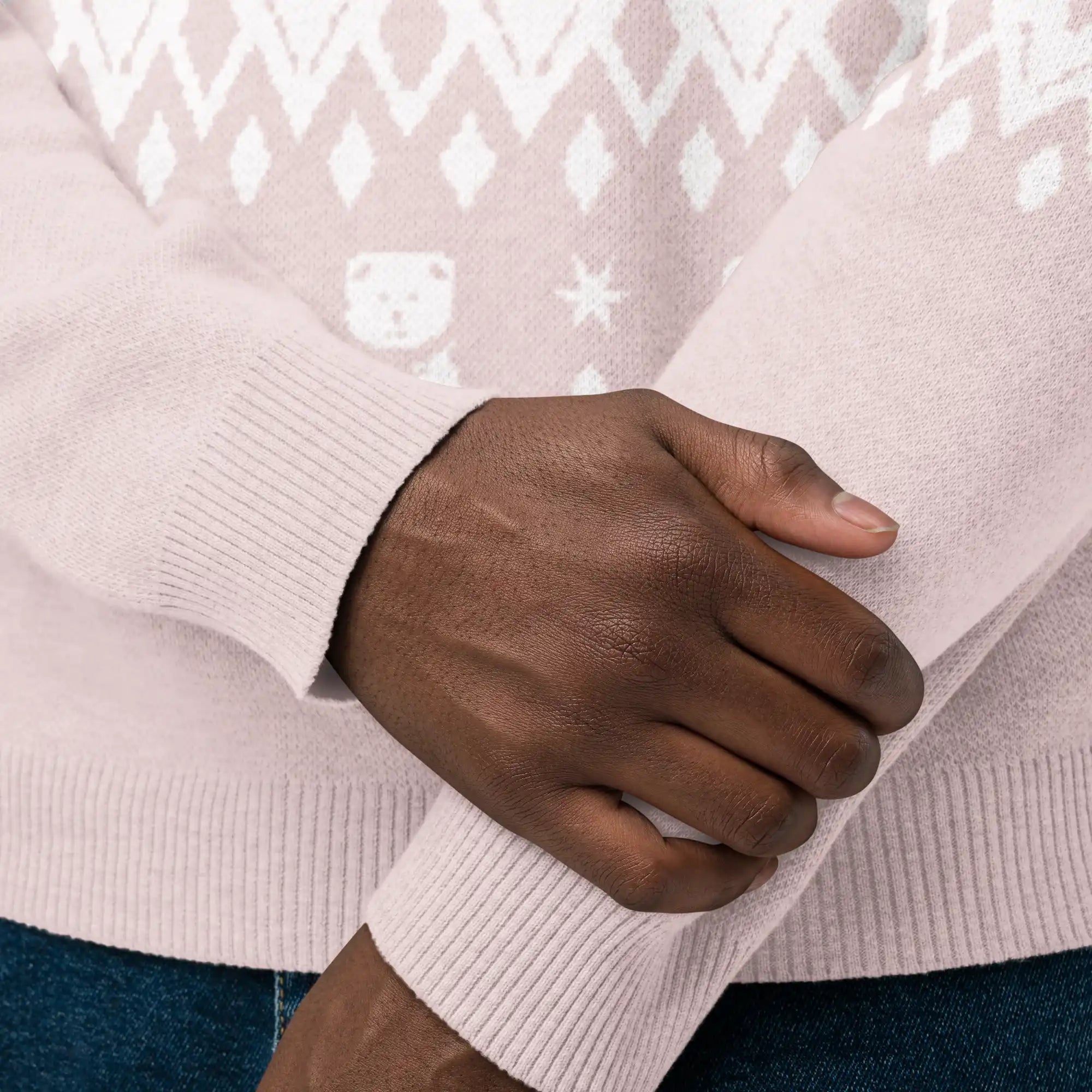 AEMBR classic-fit knitted crew neck sweater with white geometric pattern, close-up of cuffs