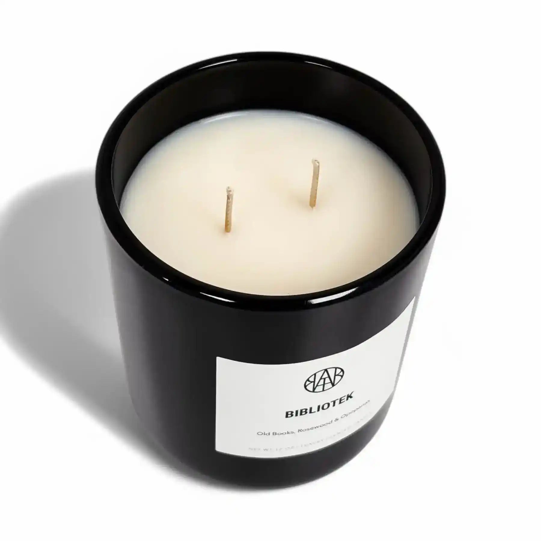 AEMBR Bibliotek candle with a sleek glass jar and natural wax, featuring a simple, modern design suitable for home decor.