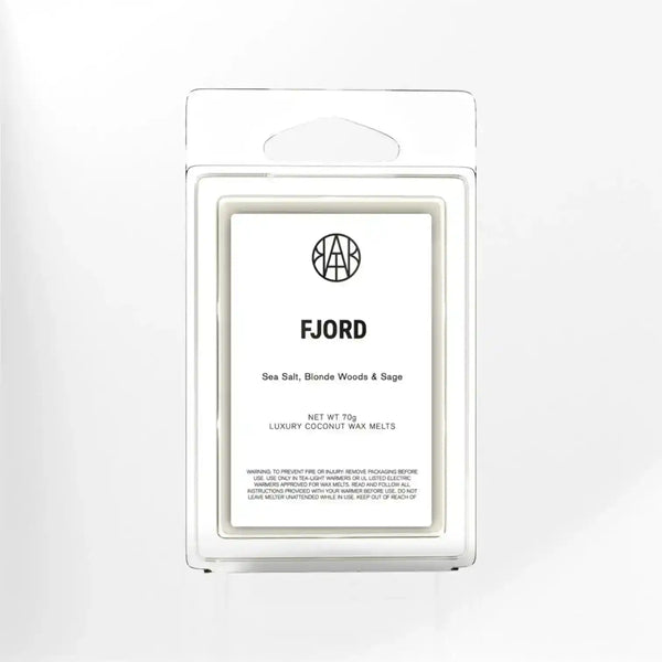 AEMBR Fjord wax melt, natural-colored soy wax pieces with a smooth texture, designed to release a fresh, ocean-inspired fragrance.