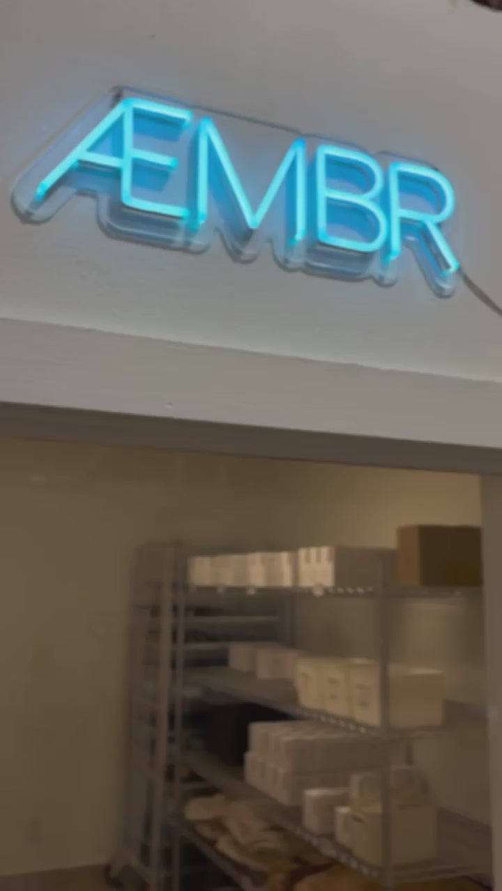 Our new glossy white and glossy black lids are BACK IN STOCK and better than ever- with silicone gasket inside to keep your scents LOCKED in when not in use.