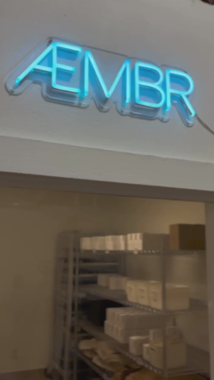 Our new glossy white and glossy black lids are BACK IN STOCK and better than ever- with silicone gasket inside to keep your scents LOCKED in when not in use.